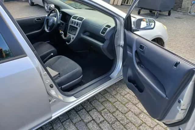 Honda Civic (2002) thumbnail 6