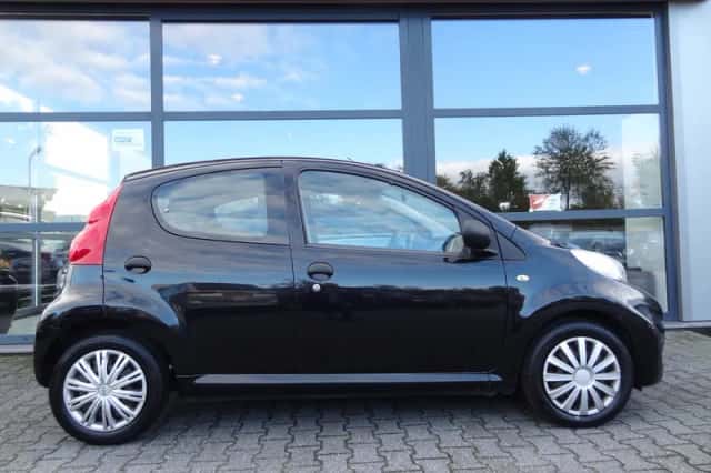 Peugeot 107 (2011) thumbnail 3