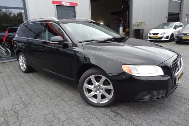 Volvo V70 (2011) thumbnail 2