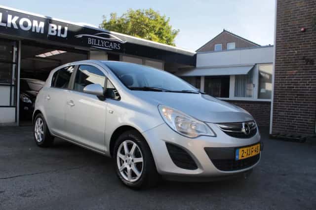 Opel Corsa (2013) thumbnail 3