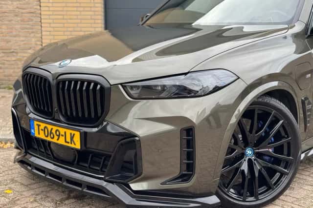 BMW X5 (2023) thumbnail 2