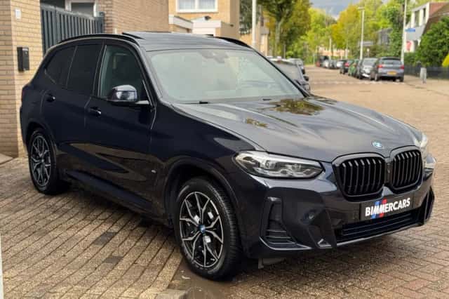 BMW X3 (2022) thumbnail 3