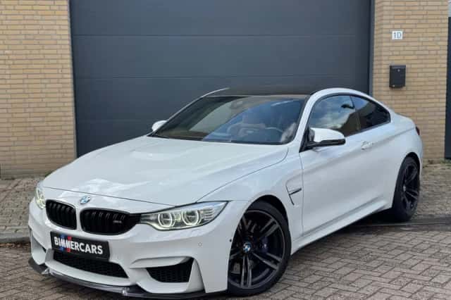 BMW M4 (2015) thumbnail 1