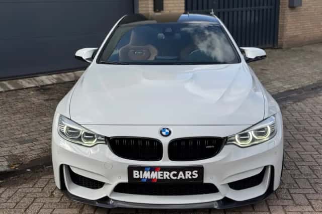 BMW M4 (2015) thumbnail 2