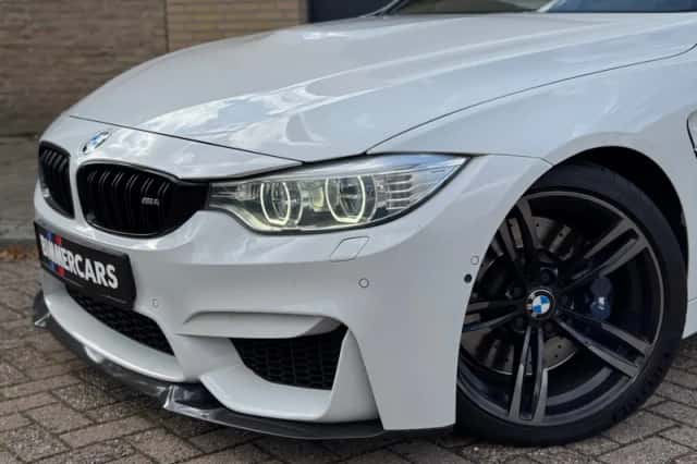 BMW M4 (2015) thumbnail 4
