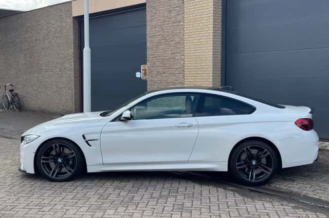 BMW M4 (2015) thumbnail 5