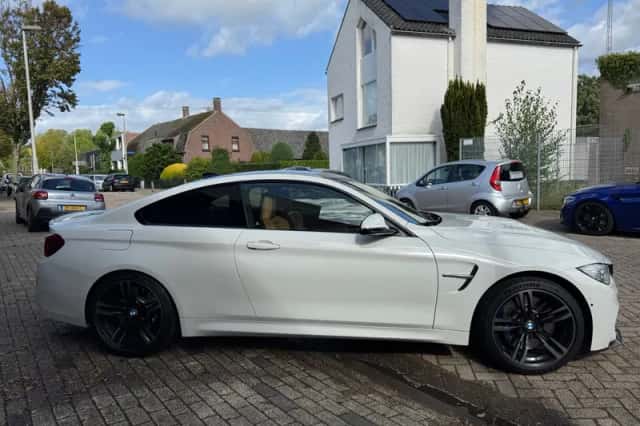 BMW M4 (2015) thumbnail 6