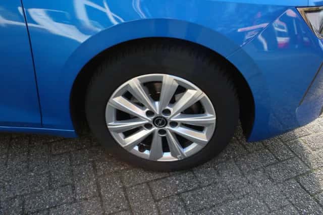 Opel Astra (2022) thumbnail 3