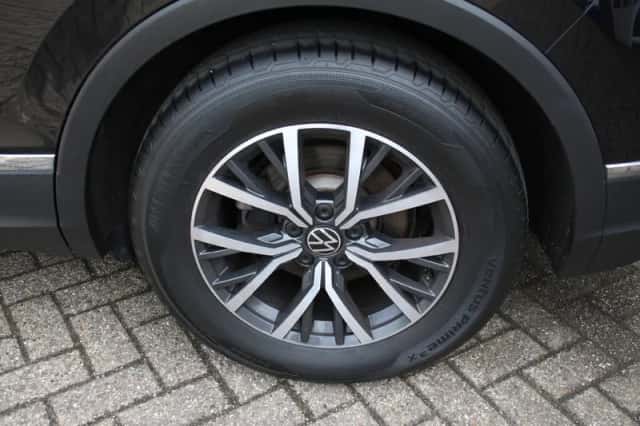 Volkswagen Tiguan (2021) thumbnail 3
