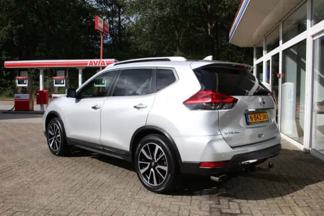 Nissan X-Trail (2018) thumbnail 2