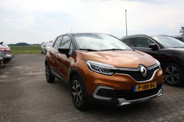 Renault Captur (2017) thumbnail 1
