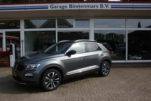 Volkswagen T-Roc (2019) thumbnail 1