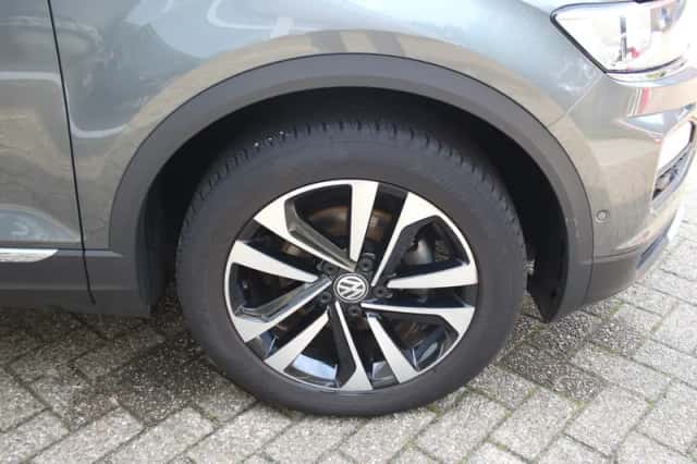 Volkswagen T-Roc (2019) thumbnail 3