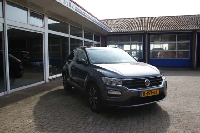 Volkswagen T-Roc (2019) thumbnail 6