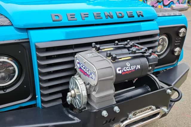 Land Rover Defender (2009) thumbnail 3