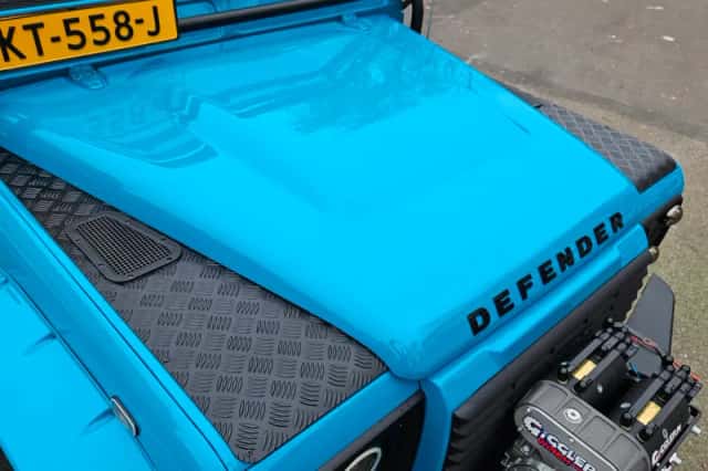 Land Rover Defender (2009) thumbnail 6