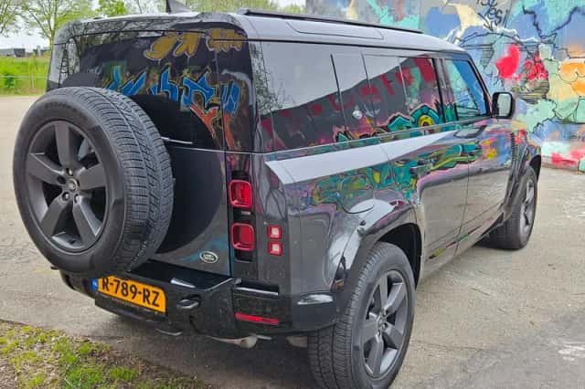 Land Rover Defender (2022) thumbnail 4