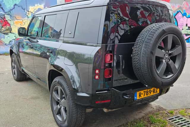 Land Rover Defender (2022) thumbnail 5