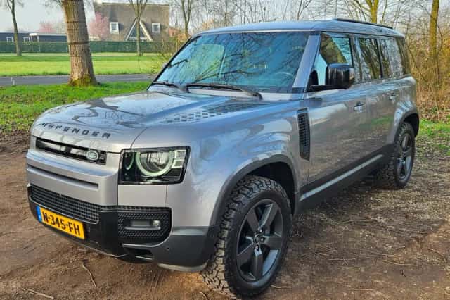Land Rover Defender (2021) thumbnail 4