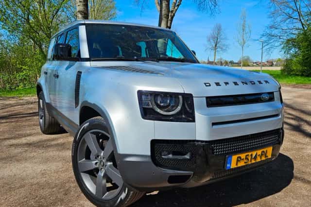 Land Rover Defender (2021) thumbnail 1