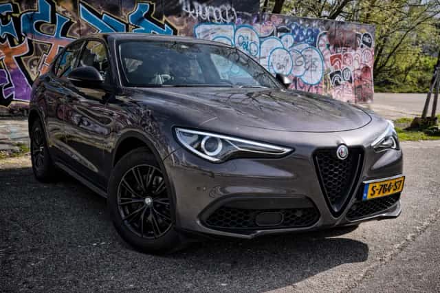 Alfa Romeo Stelvio (2019) thumbnail 1