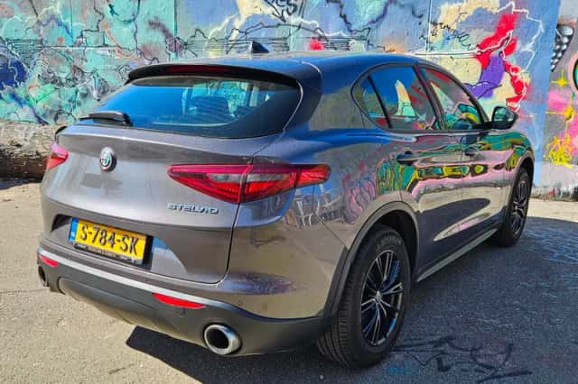Alfa Romeo Stelvio (2019) thumbnail 4