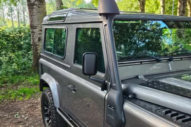 Land Rover Defender (2008) thumbnail 4