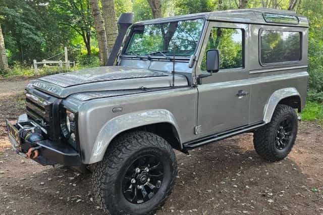 Land Rover Defender (2008) thumbnail 6