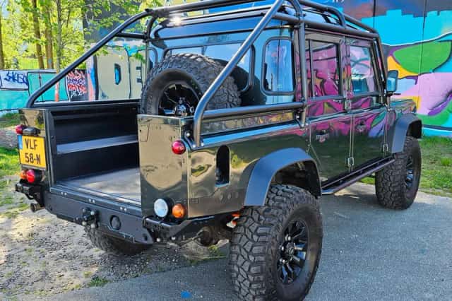 Land Rover Defender (2007) thumbnail 4
