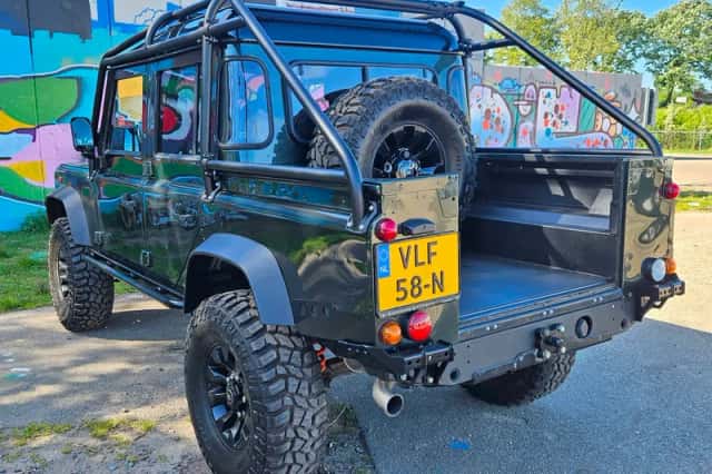 Land Rover Defender (2007) thumbnail 5