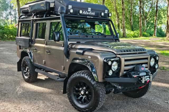 Land Rover Defender (2012) thumbnail 1