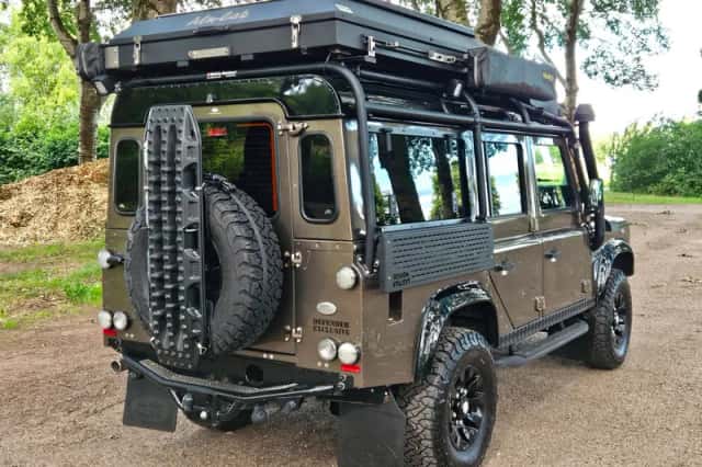 Land Rover Defender (2012) thumbnail 4