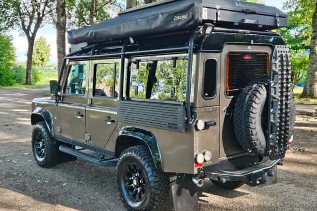 Land Rover Defender (2012) thumbnail 5