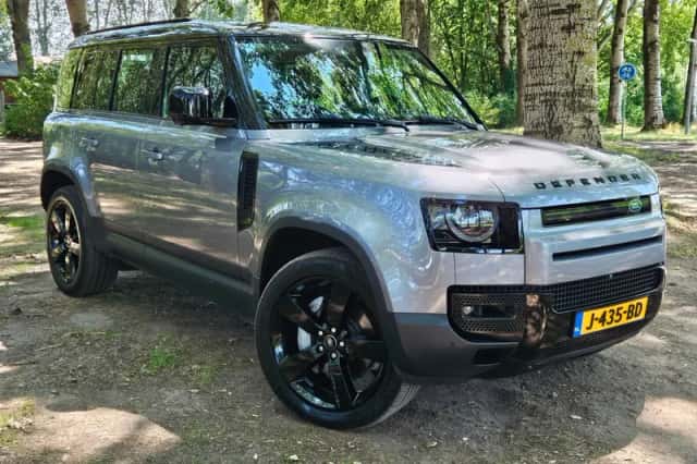 Land Rover Defender (2020) thumbnail 1