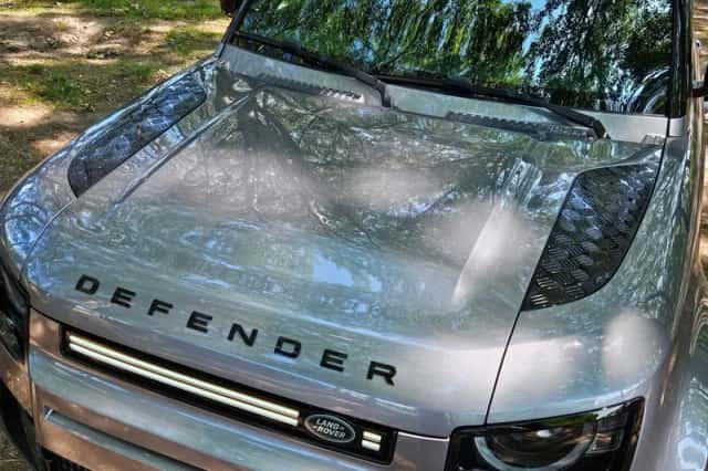 Land Rover Defender (2020) thumbnail 2