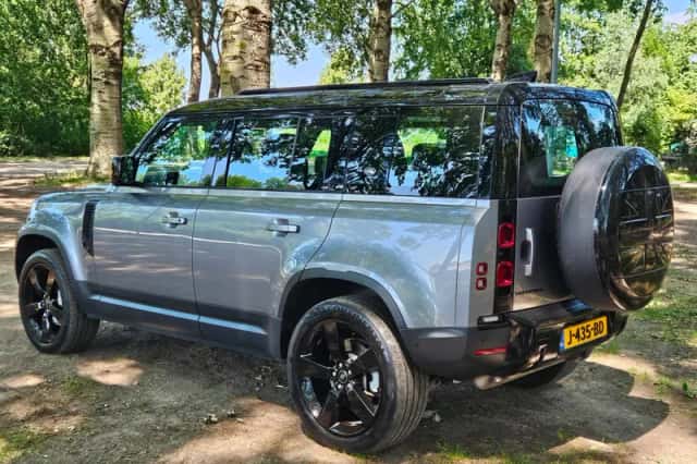 Land Rover Defender (2020) thumbnail 4