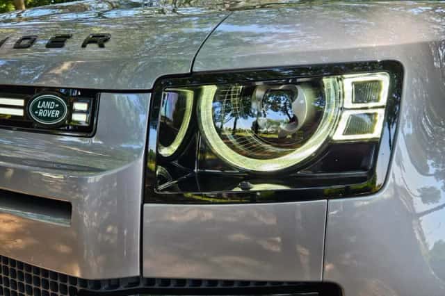 Land Rover Defender (2020) thumbnail 5