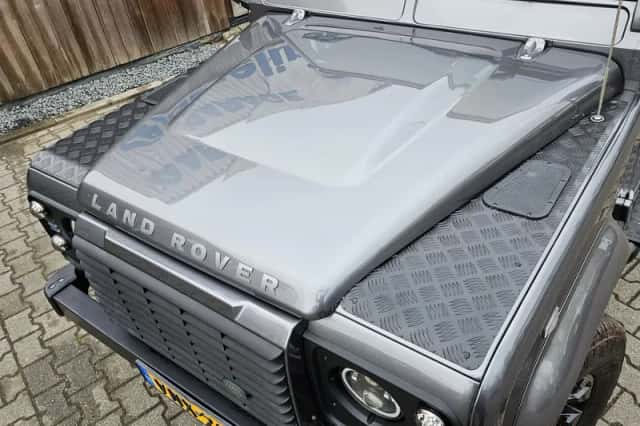 Land Rover Defender (2014) thumbnail 3