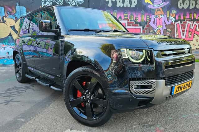 Land Rover Defender (2022) thumbnail 1