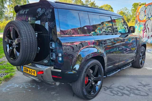 Land Rover Defender (2022) thumbnail 3