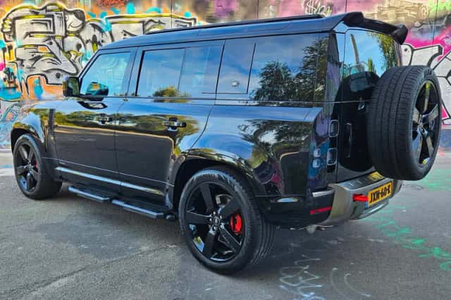 Land Rover Defender (2022) thumbnail 4