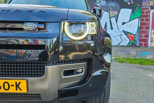 Land Rover Defender (2022) thumbnail 6