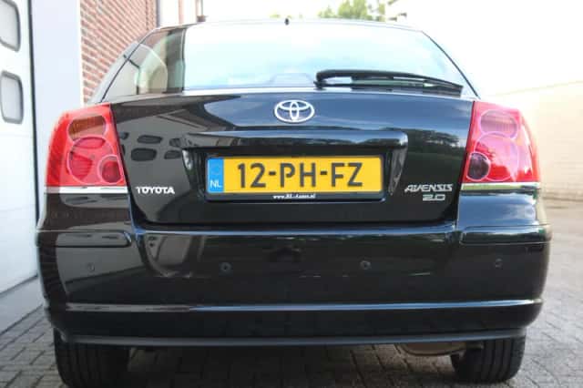 Toyota Avensis (2004) thumbnail 4