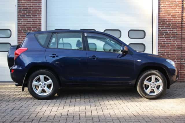 Toyota RAV4 (2006) thumbnail 2