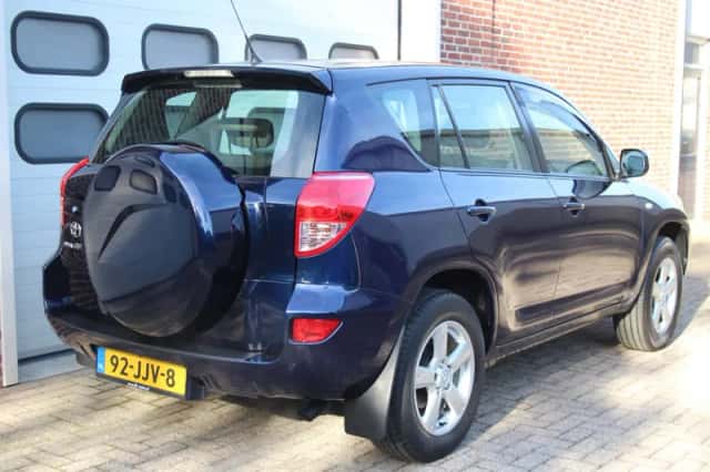 Toyota RAV4 (2006) thumbnail 3