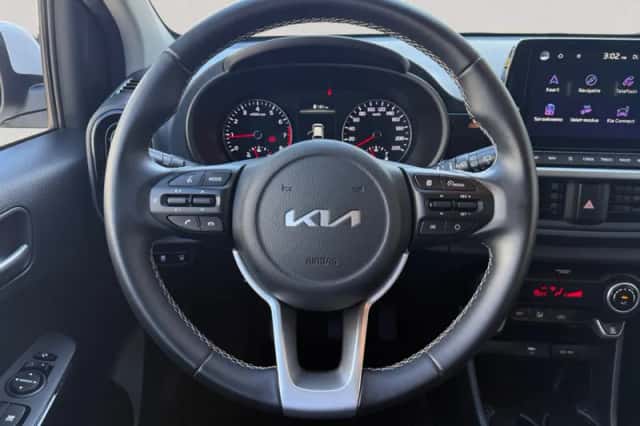 Kia Picanto (2023) thumbnail 4