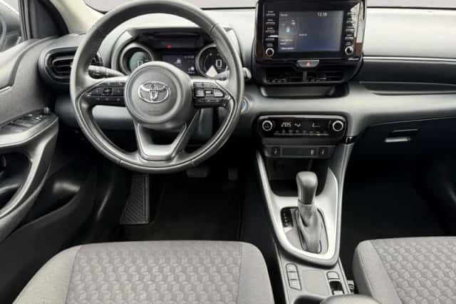 Toyota Yaris (2023) thumbnail 2