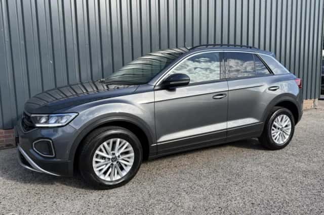 Volkswagen T-Roc (2022) thumbnail 2