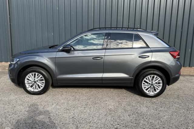 Volkswagen T-Roc (2022) thumbnail 3