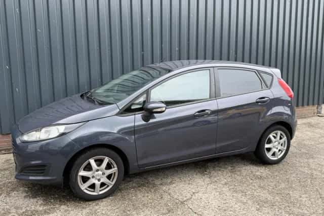 Ford Fiesta (2013) thumbnail 2
